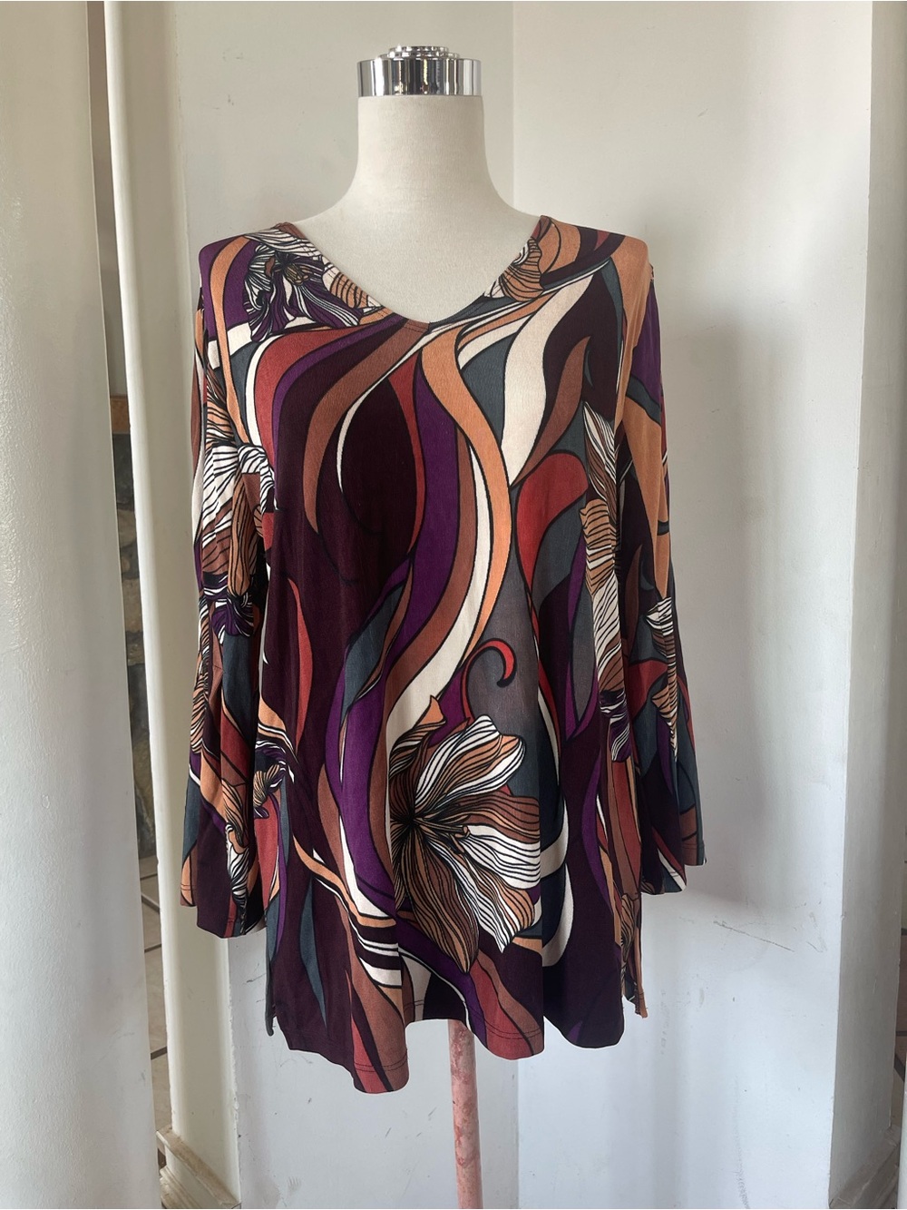 V-Neck Abstract Floral bell sleeve Tunic Top in Purple & Rust